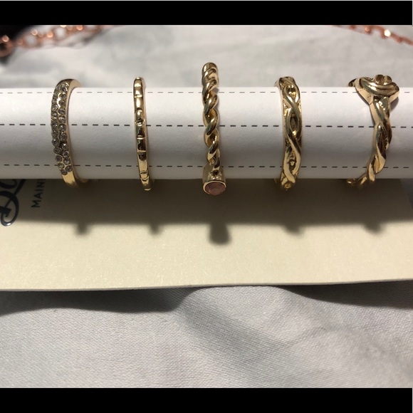 G. H. Bass & Co Set of 5 Gold Rings Size 7 - Picture 2 of 4